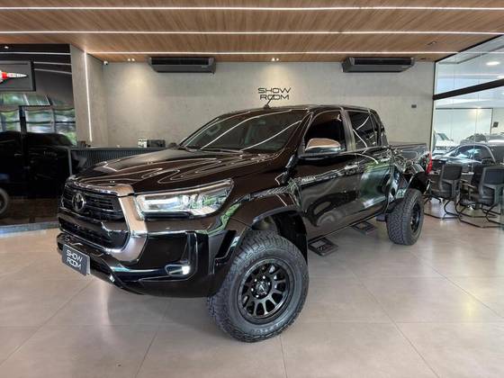 TOYOTA HILUX 2.8 D-4D TURBO DIESEL CD SRX 4X4 AUTOMÁTICO